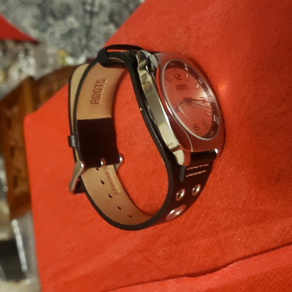 Brand-new Roots watch - Picture 6 of 6